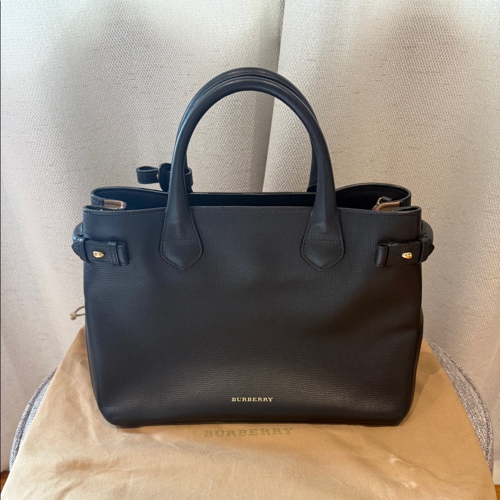 AUTHENTIC Burberry bannermedium totecrossbodysling
